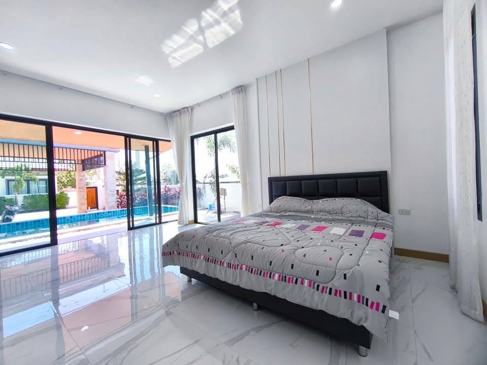 New 3-Bedroom Pool Villa in Cha-am with Jacuzzi