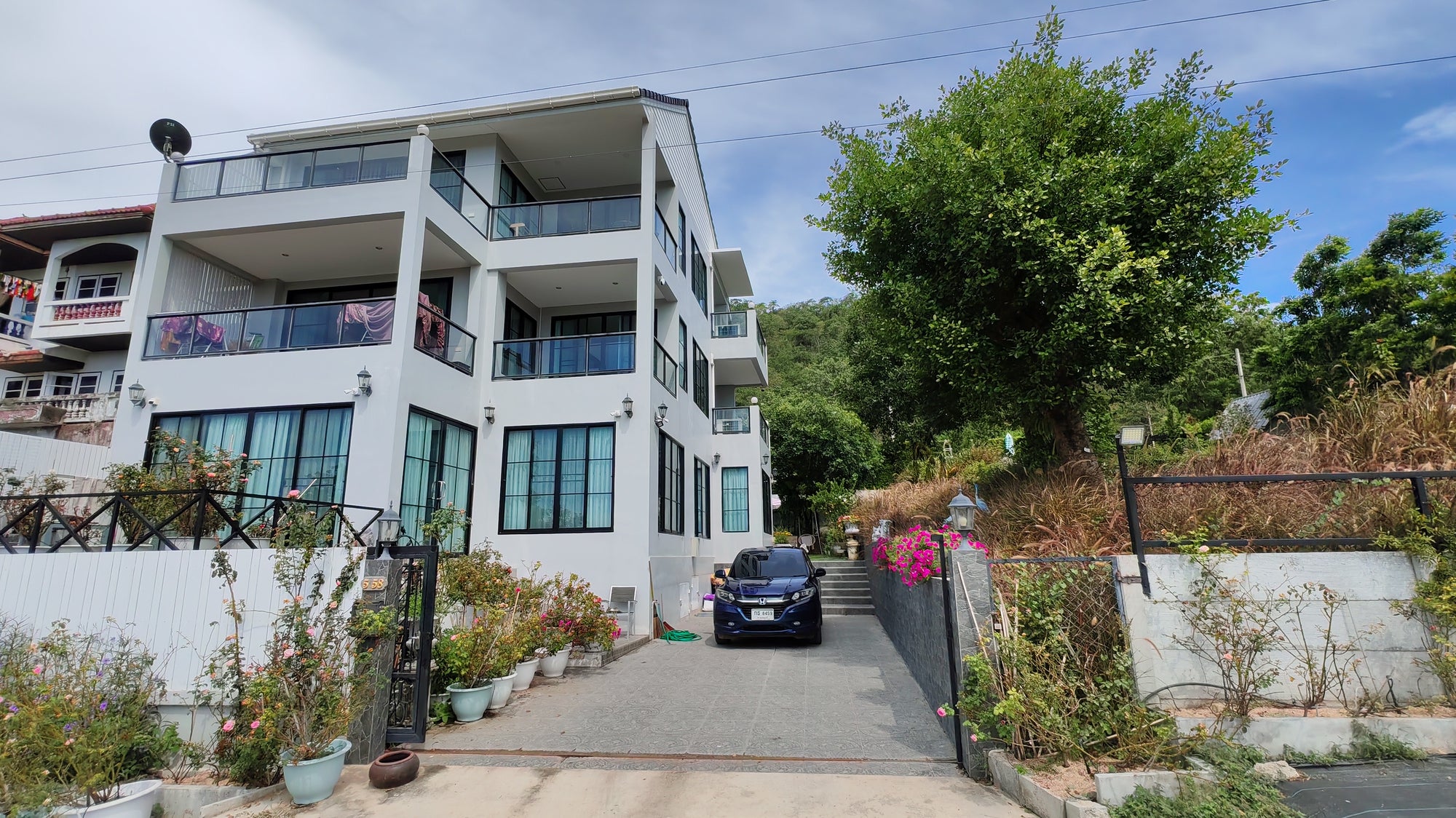 Luxury 3-Storey Sea View Home with Expansive Garden