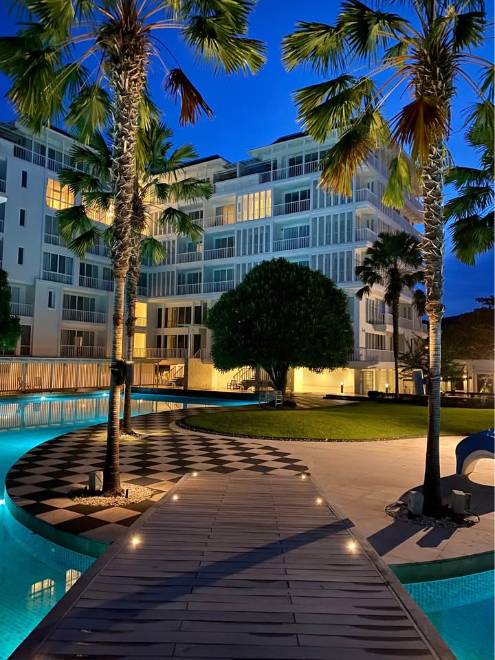 Pet-Friendly Luxury 1-Bedroom Beachfront Condo in Hua Hin