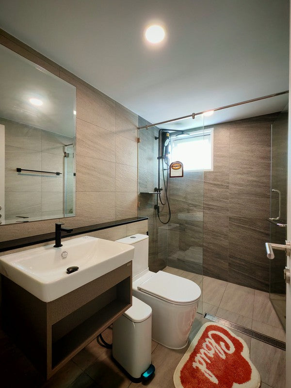 2 Bedroom Condo with Sea and Mountain View on Floor 15