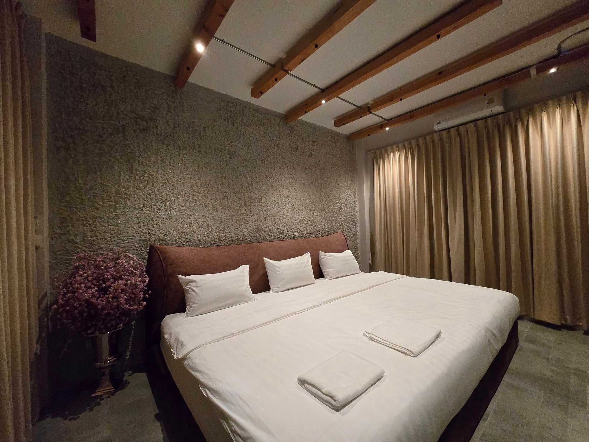 Luxury 3-Bedroom Villa with Sauna and Onsen Pool