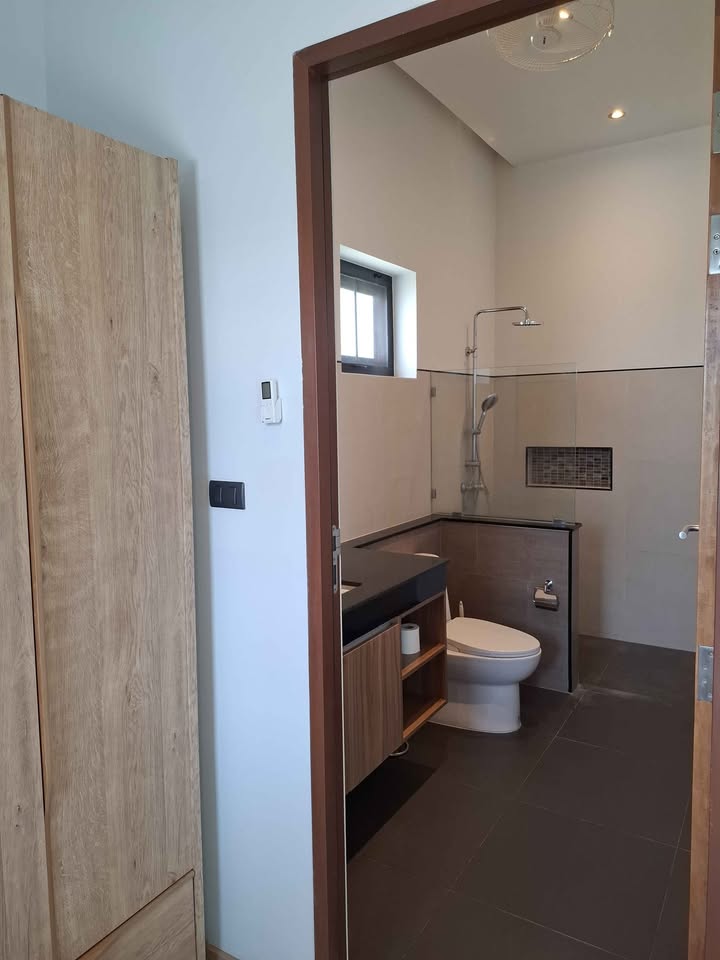 Spacious 3-Bedroom House with Large Pool in Hin Lek Fai