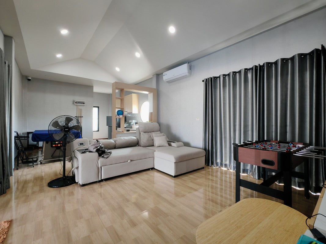 Spacious 5-Bedroom Pool Villa with Large Garden for Rent