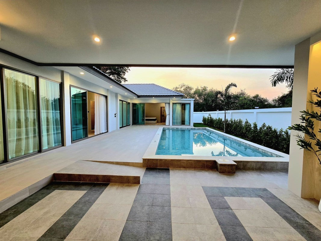 Luxuriöse U-förmige Poolvilla in Hua Hin zu verkaufen