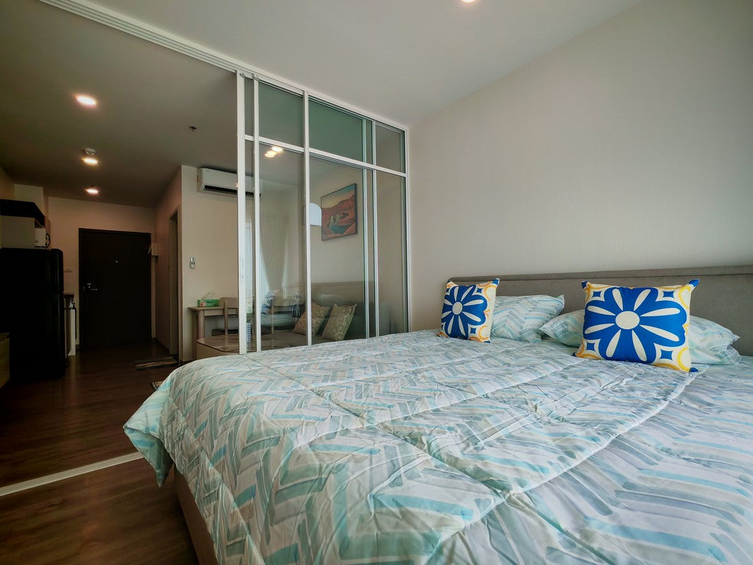 Sea and Mountain View 1-Bedroom Condo with Full Facilities