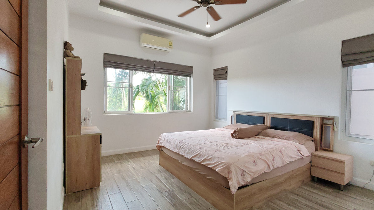 Detached House with Private Pool and Mountain Views in Wang Pong