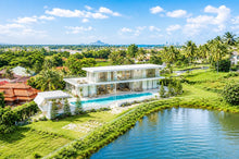 Exklusives Anwesen am Wasser im Palm Hills Golf Club