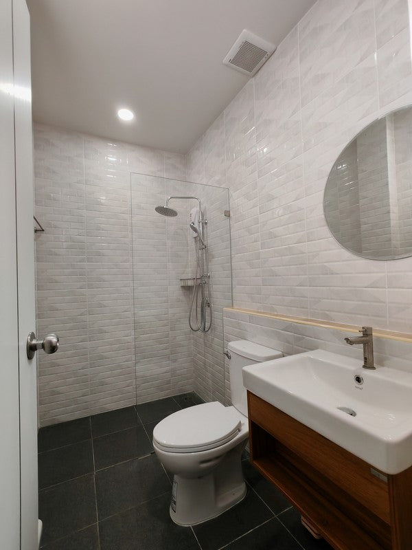 Spacious 5-Bedroom Pool Villa with Large Garden for Rent