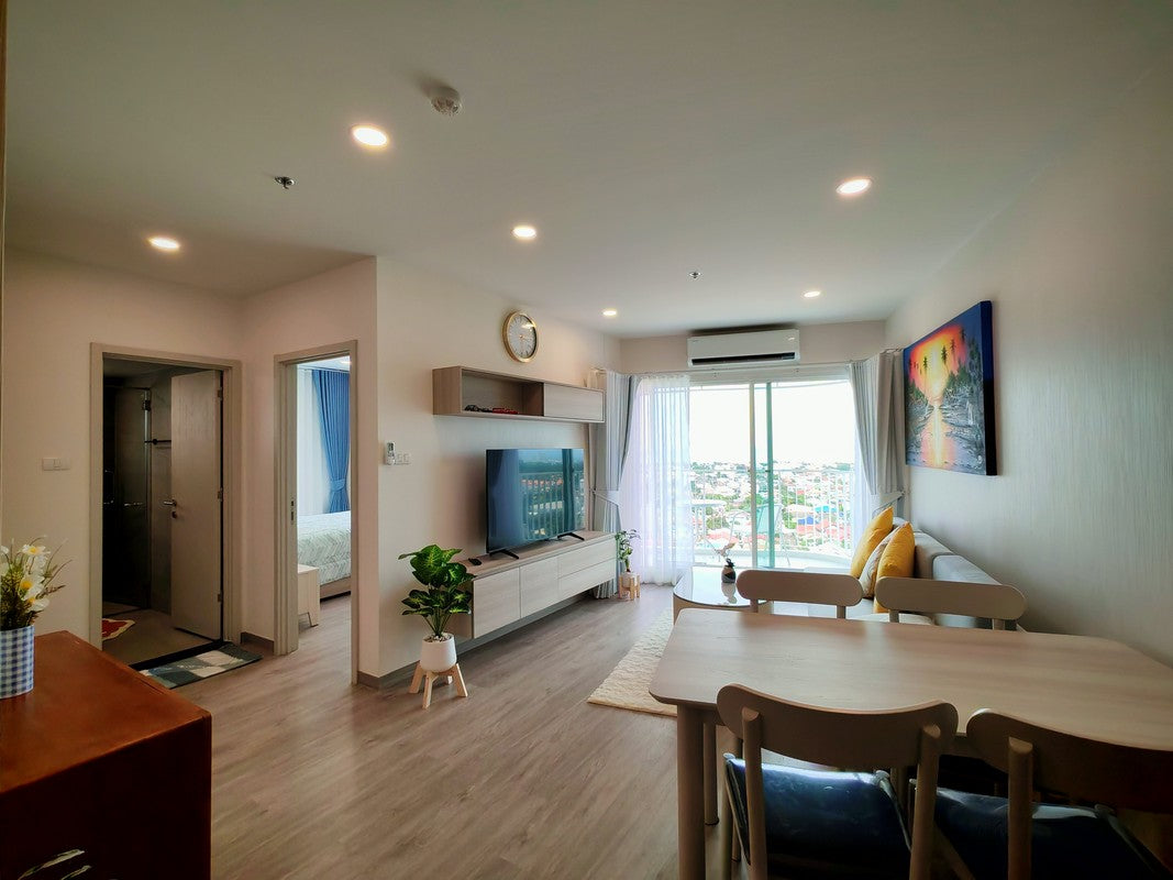 2 Bedroom Condo with Sea and Mountain View on Floor 15