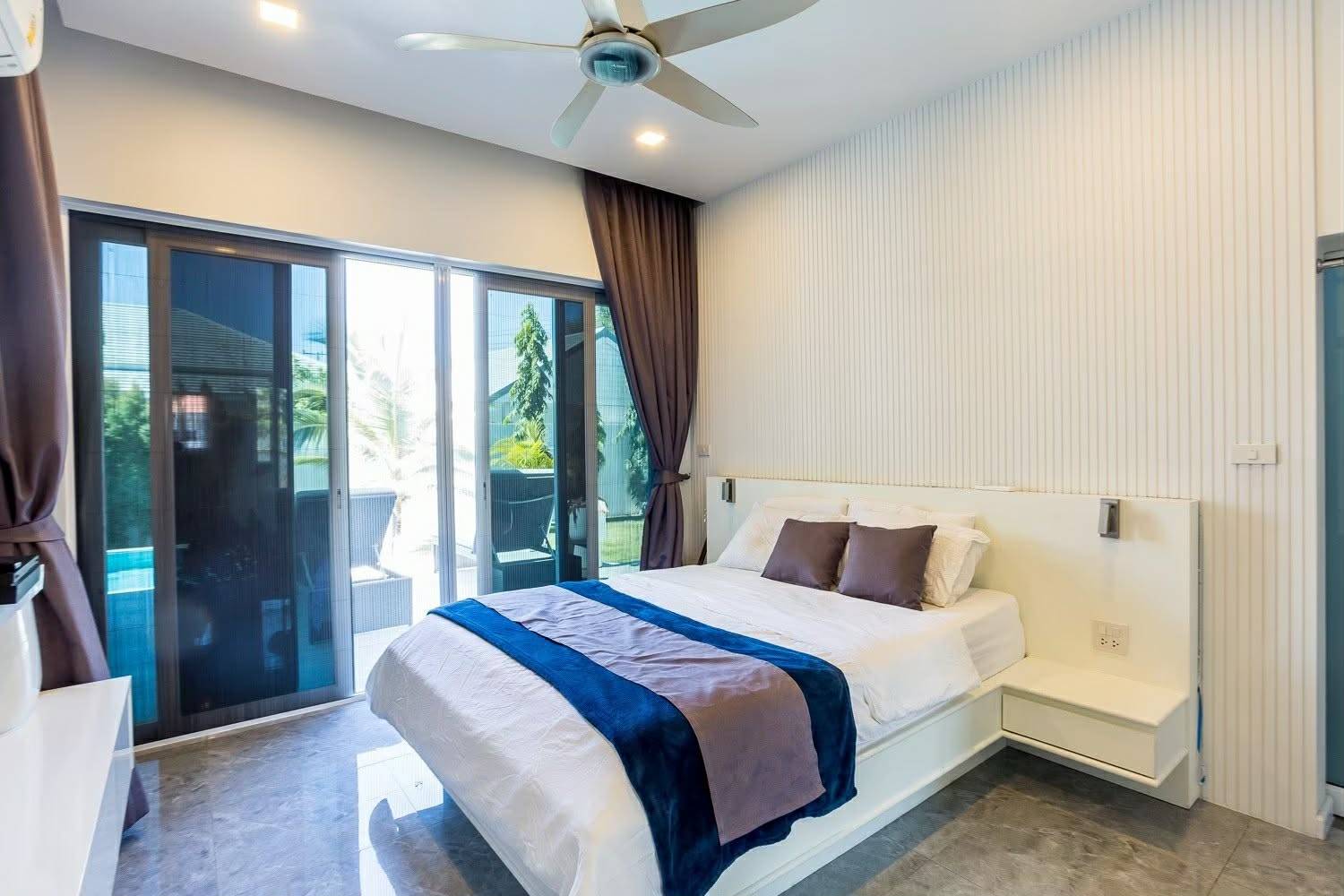 Spacious 4-Bedroom Pool Villa with Outdoor Sala in Hin Lek Fai