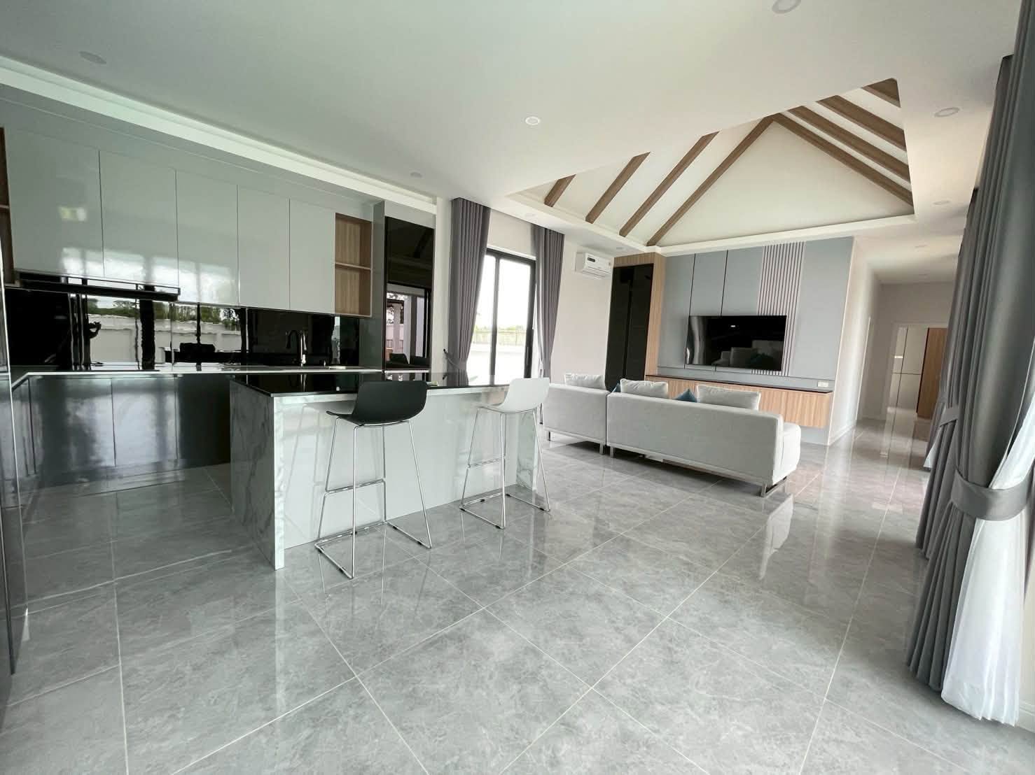 Exclusive Luxury Pool Villa for Rent