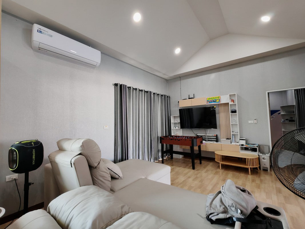 Spacious 5-Bedroom Pool Villa with Large Garden for Rent