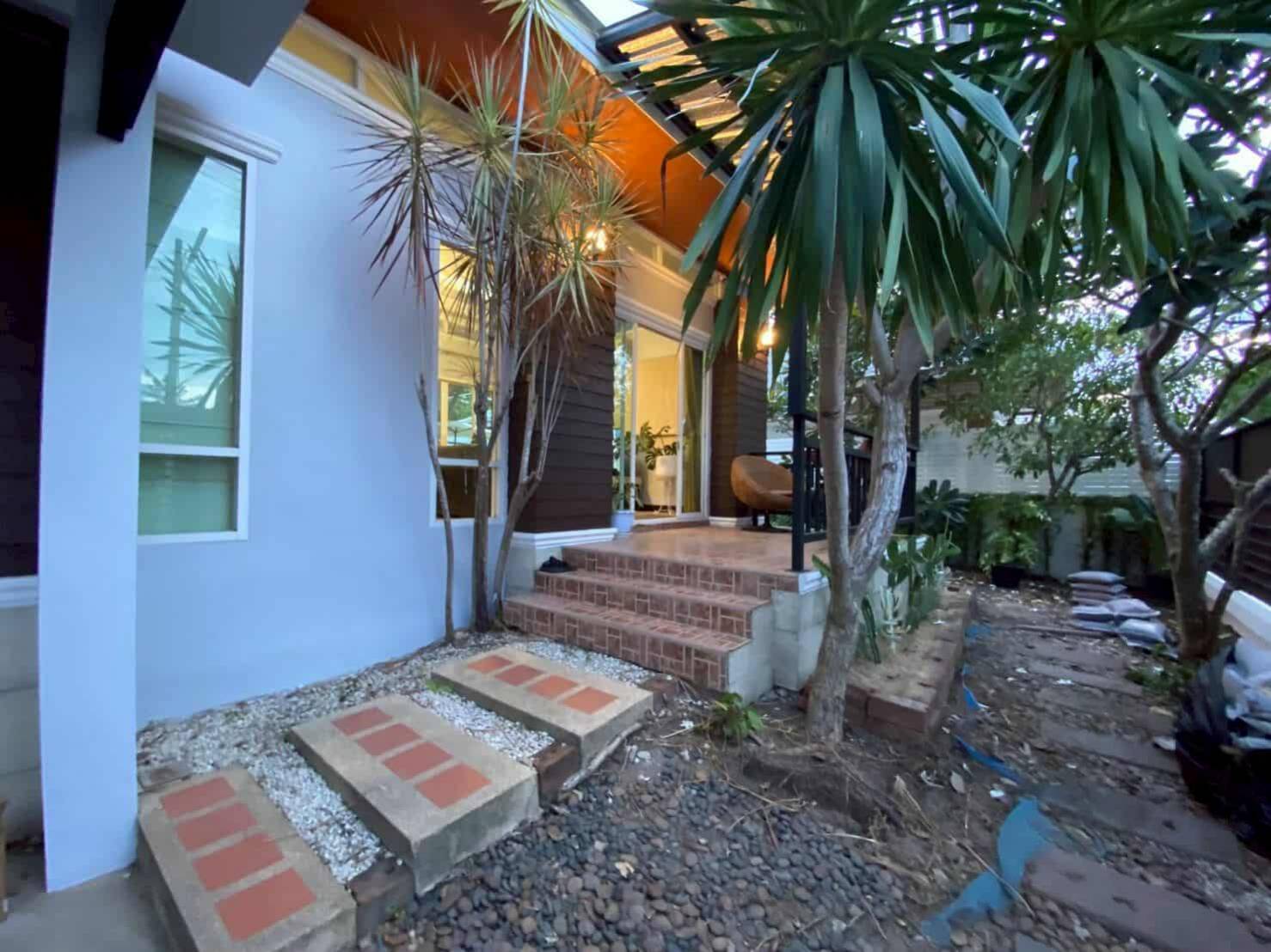 Single-Storey Resort Style House in Kiri Nakara