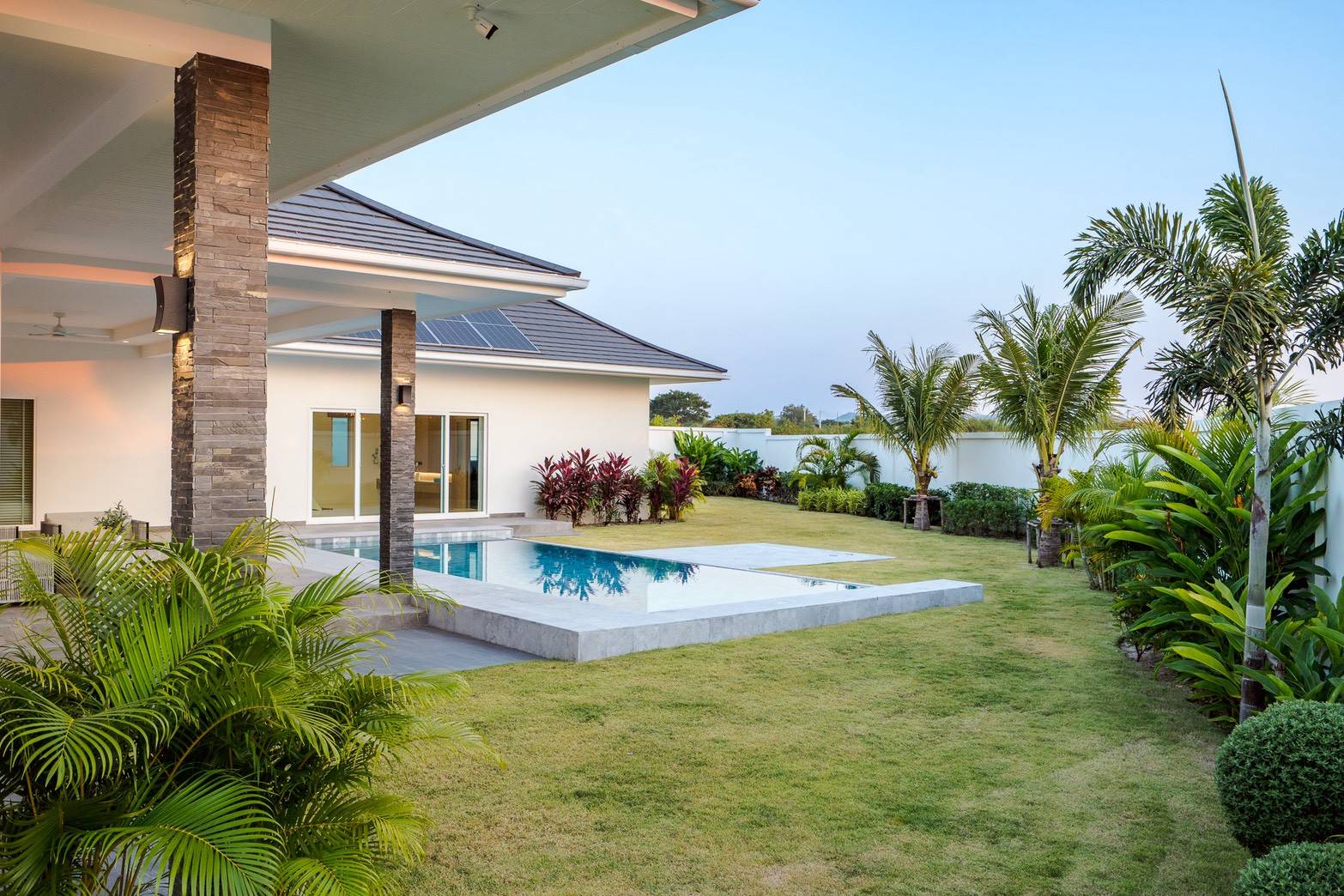 Luxury Spacious 3-Bedroom Pool Villa at Aria 3