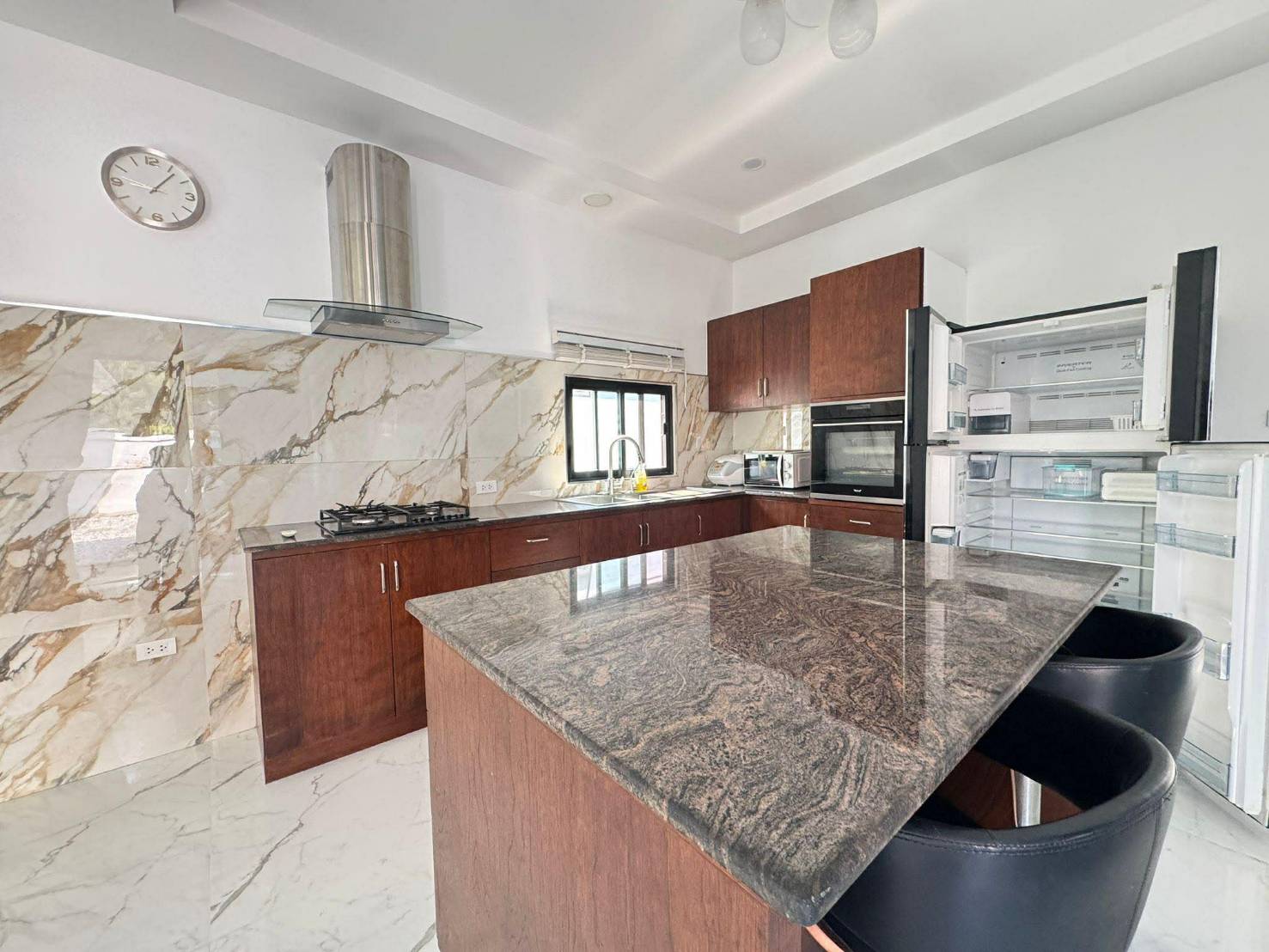 Newly Renovated 2-Bedroom Home for Sale in Wang Pong
