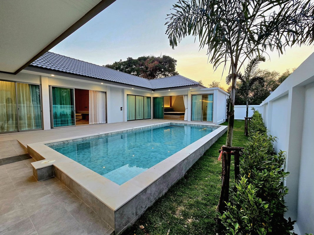 Luxuriöse U-förmige Poolvilla in Hua Hin zu verkaufen