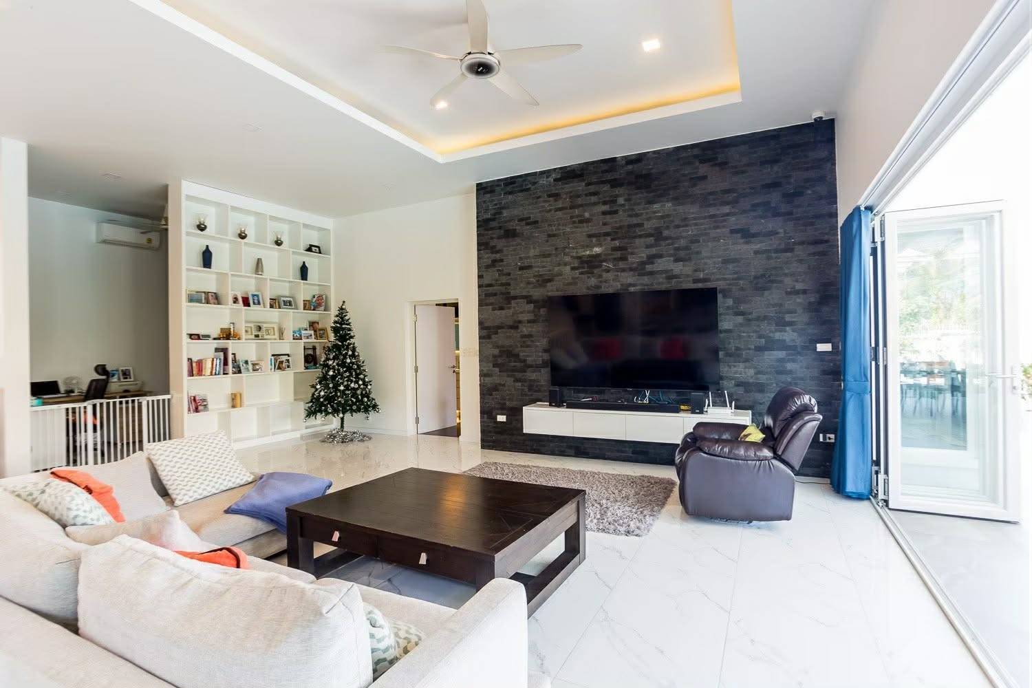 Spacious 4-Bedroom Pool Villa with Outdoor Sala in Hin Lek Fai