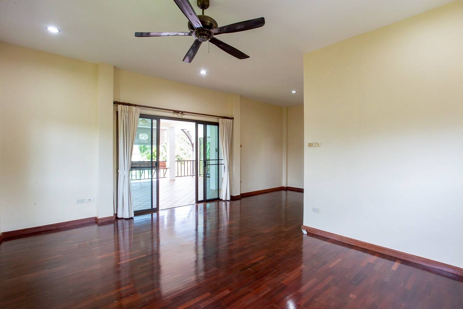 Spacious Executive Pool Villa in Khao Tao Hua Hin