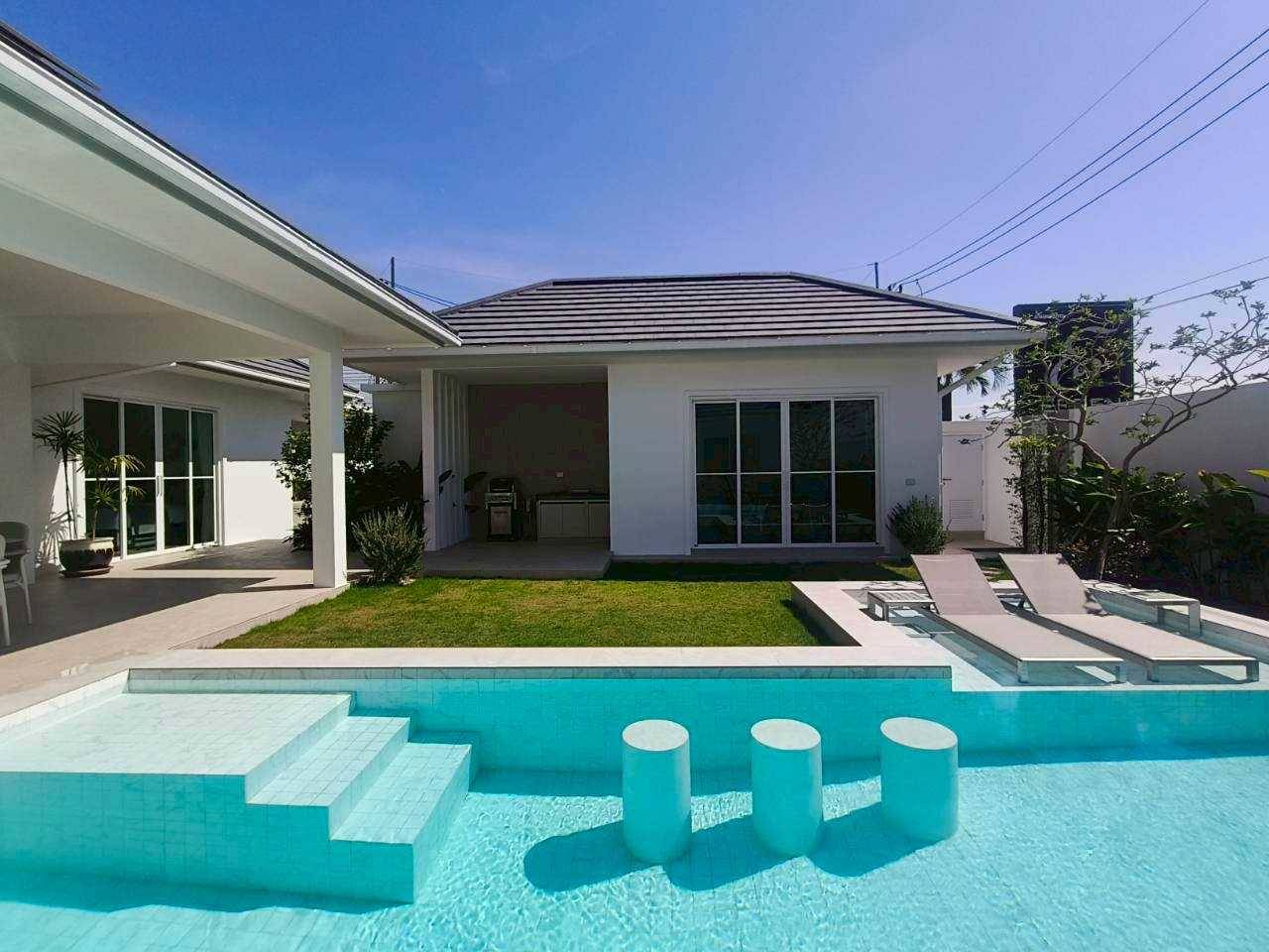 Luxus-Pool-Villa mit Solarzellen zum Verkauf in Eeden Luxe