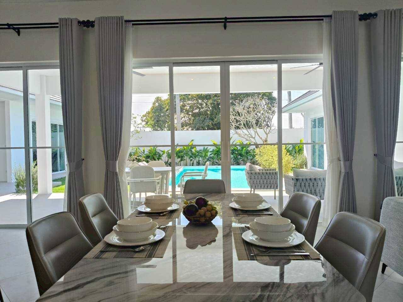 Luxus-Pool-Villa mit Solarzellen zum Verkauf in Eeden Luxe
