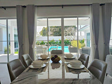 Luxus-Pool-Villa mit Solarzellen zum Verkauf in Eeden Luxe