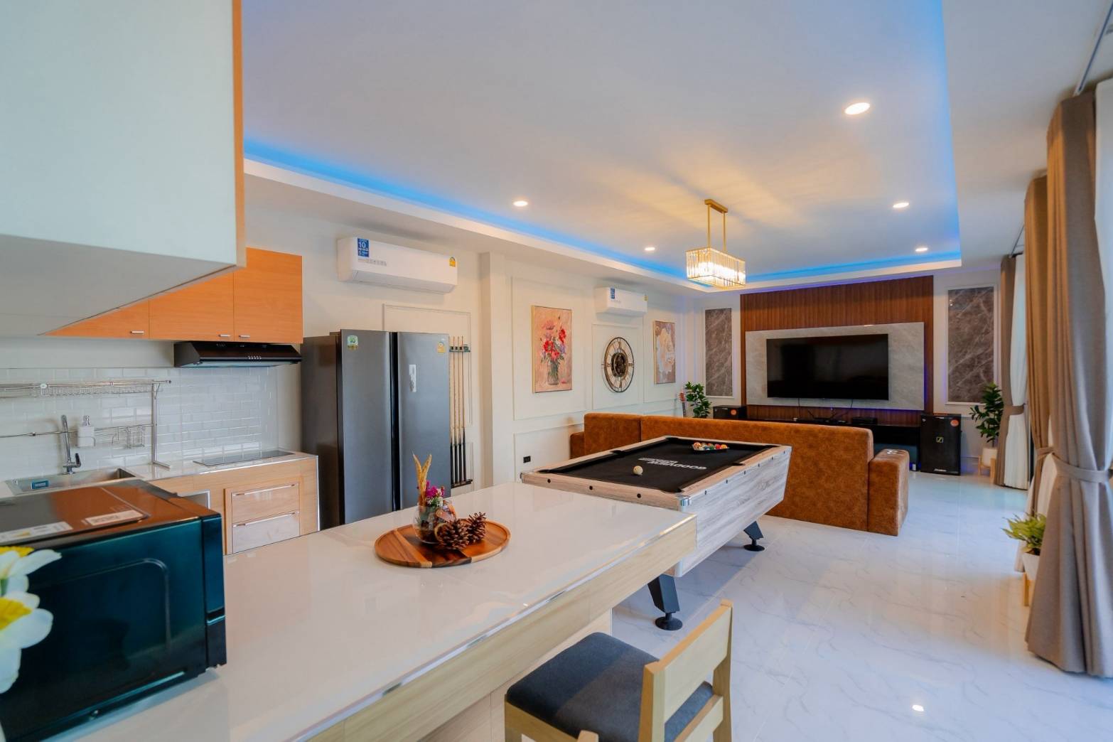 Spacious 4-Bedroom Family Pool Villa with Karaoke Room for Rent