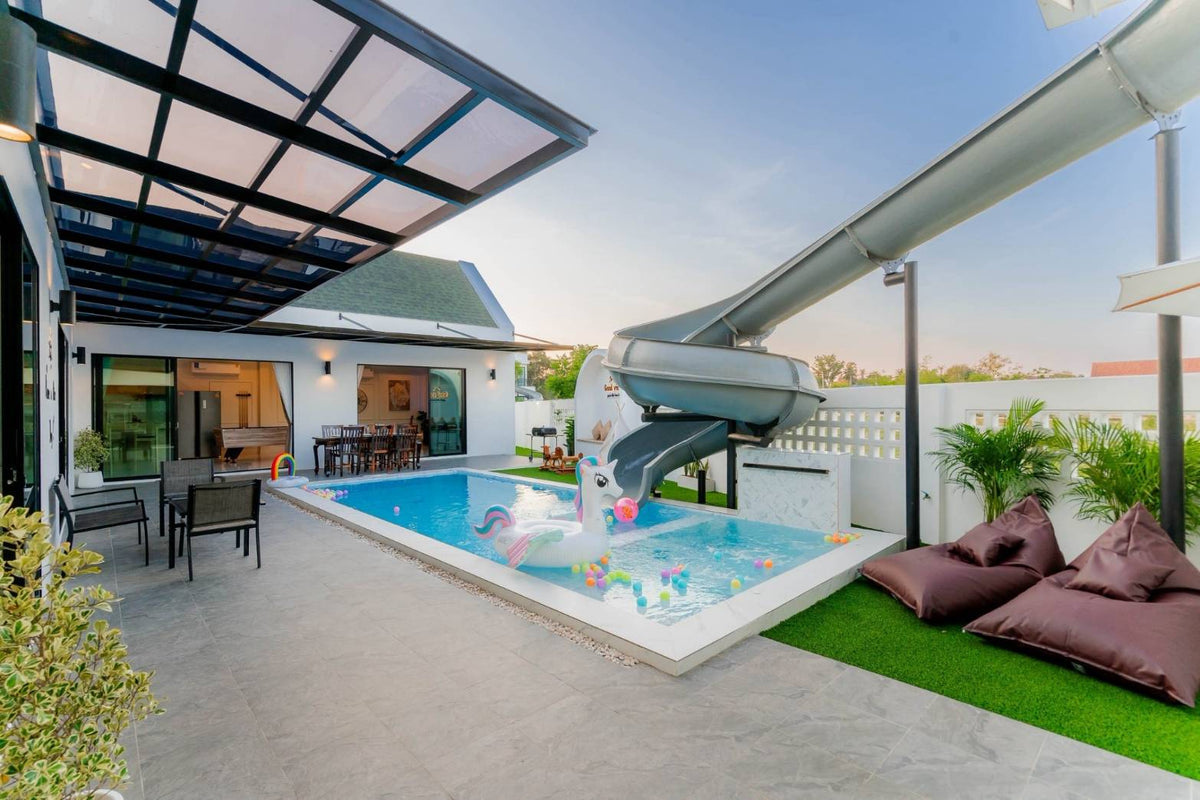 Spacious 4-Bedroom Family Pool Villa with Karaoke Room for Rent