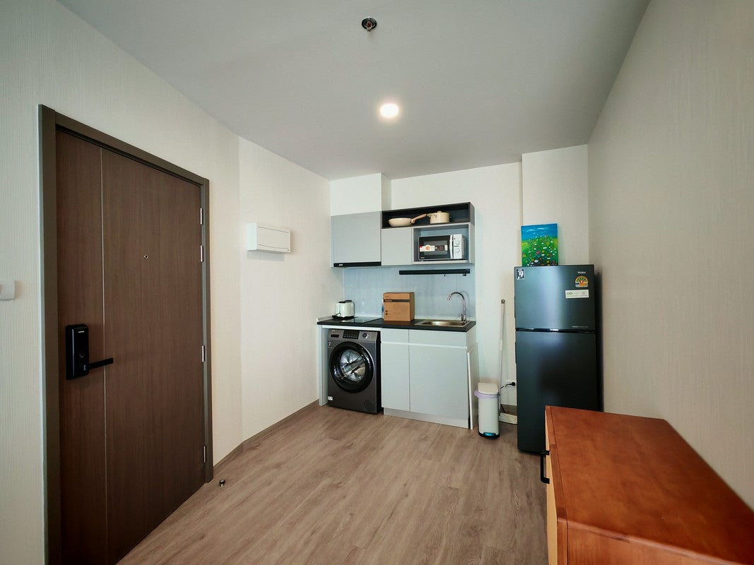 2 Bedroom Condo with Sea and Mountain View on Floor 15