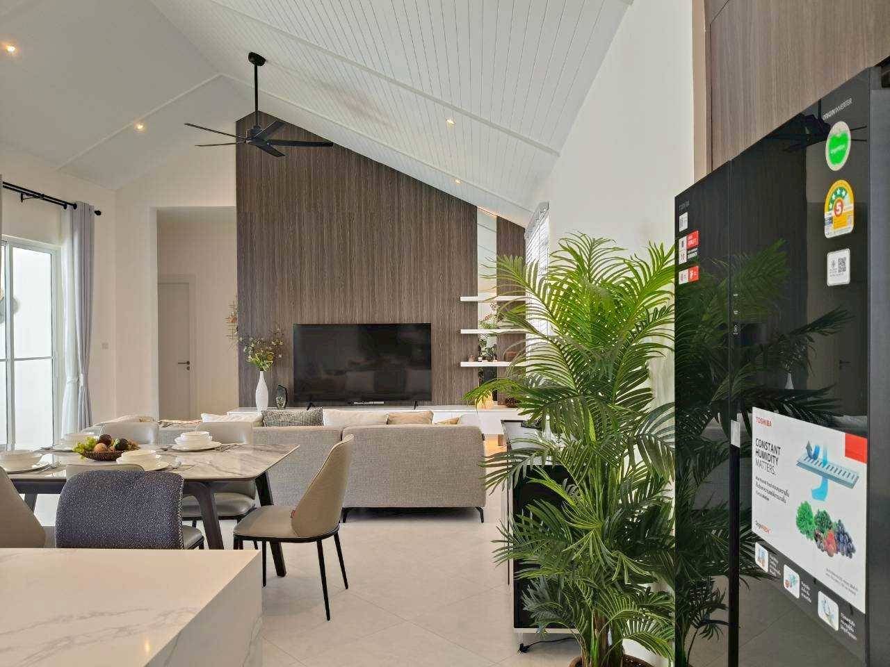 Luxus-Pool-Villa mit Solarzellen zum Verkauf in Eeden Luxe