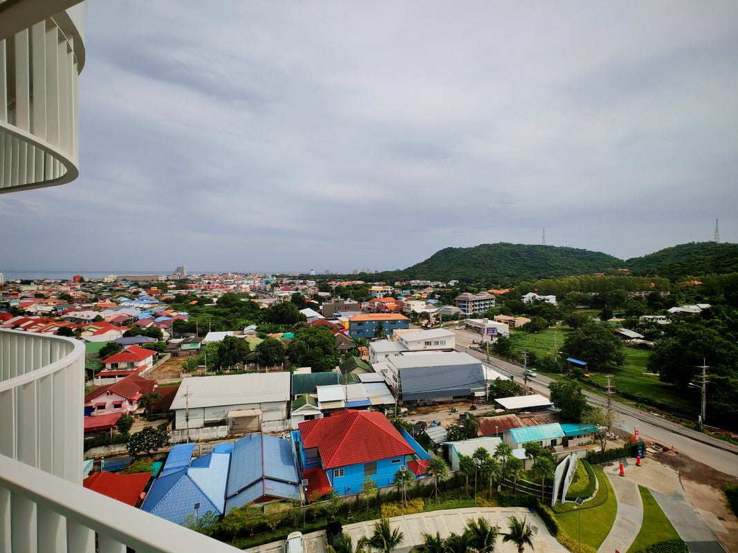 Sea and Mountain View 1-Bedroom Condo with Full Facilities