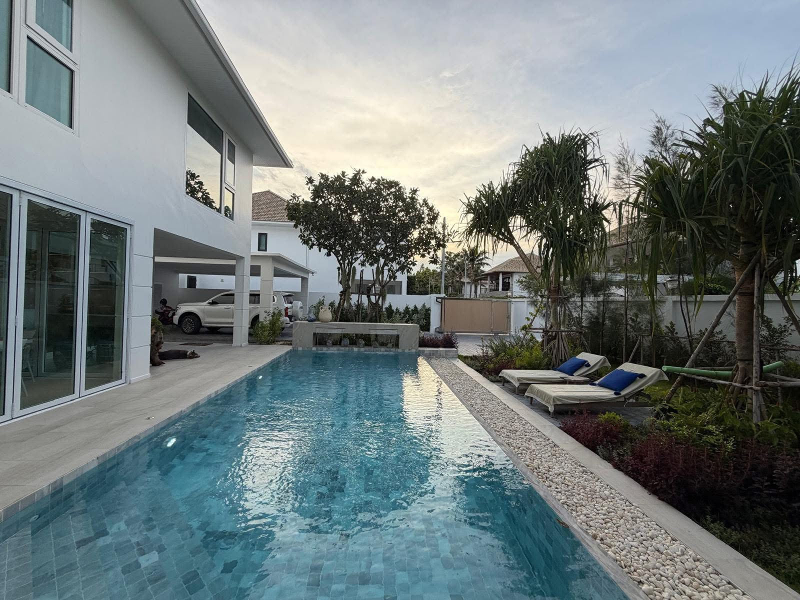 Luxury 4-Bedroom Modern Pool Villa in Hua Hin