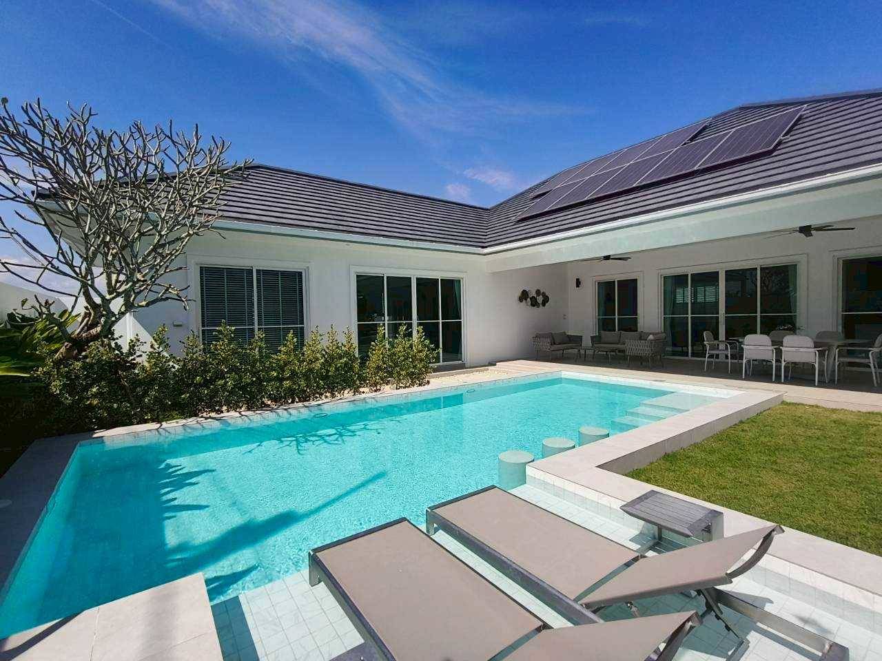 Luxus-Pool-Villa mit Solarzellen zum Verkauf in Eeden Luxe