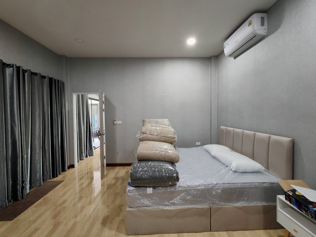 Spacious 5-Bedroom Pool Villa with Large Garden for Rent
