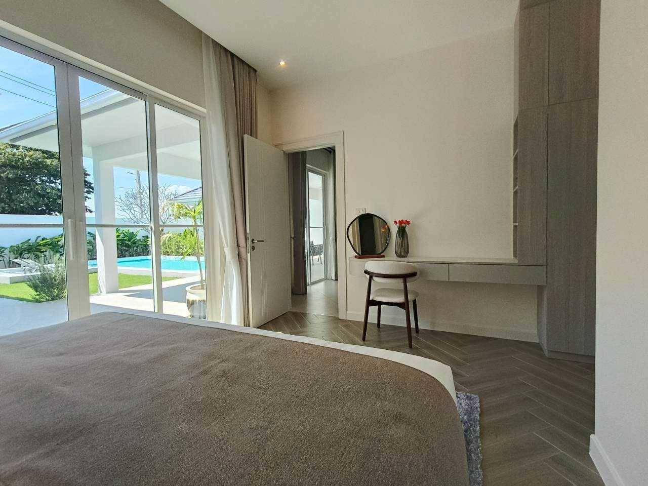 Luxus-Pool-Villa mit Solarzellen zum Verkauf in Eeden Luxe