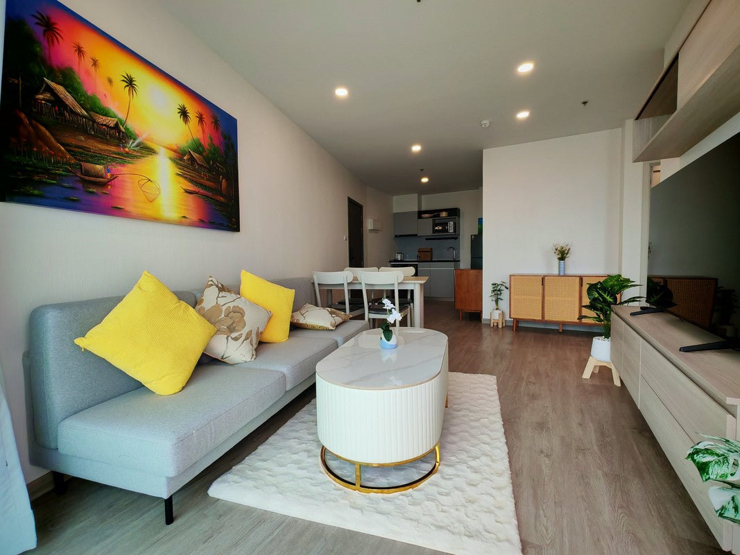 2 Bedroom Condo with Sea and Mountain View on Floor 15