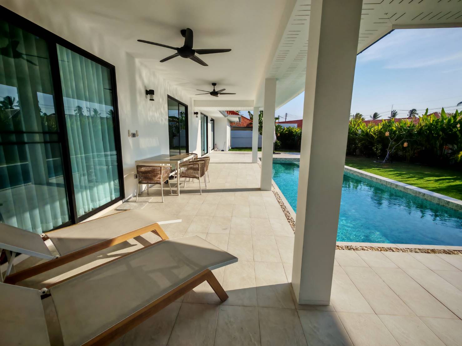 Modern 3-Bedroom Pool Villa for Rent in Wang Pong