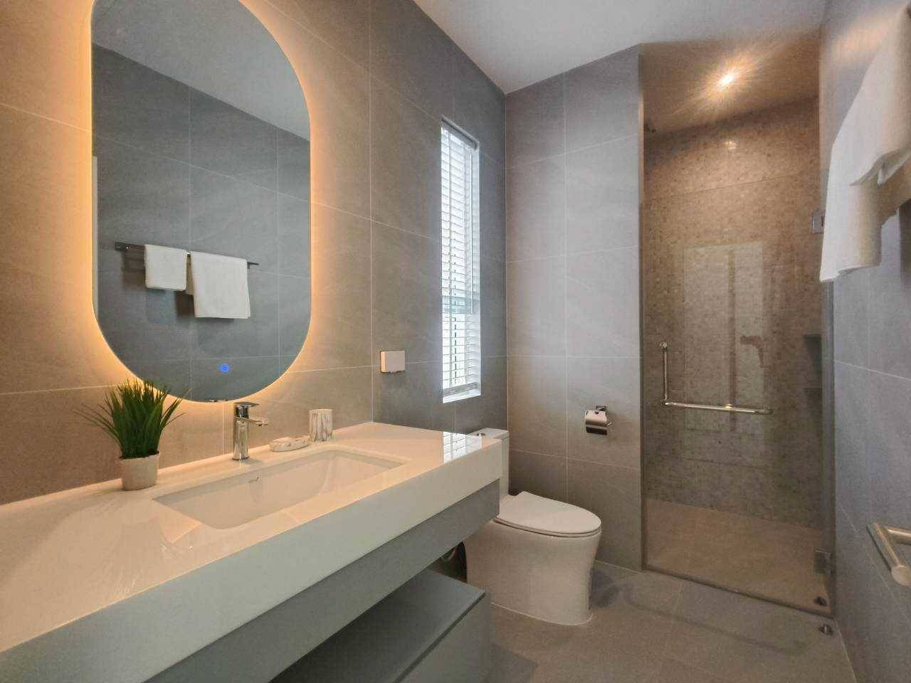 Luxus-Pool-Villa mit Solarzellen zum Verkauf in Eeden Luxe