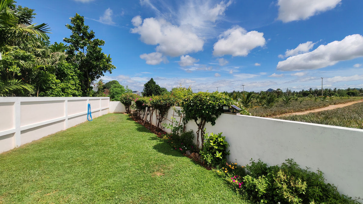 Detached House with Private Pool and Mountain Views in Wang Pong