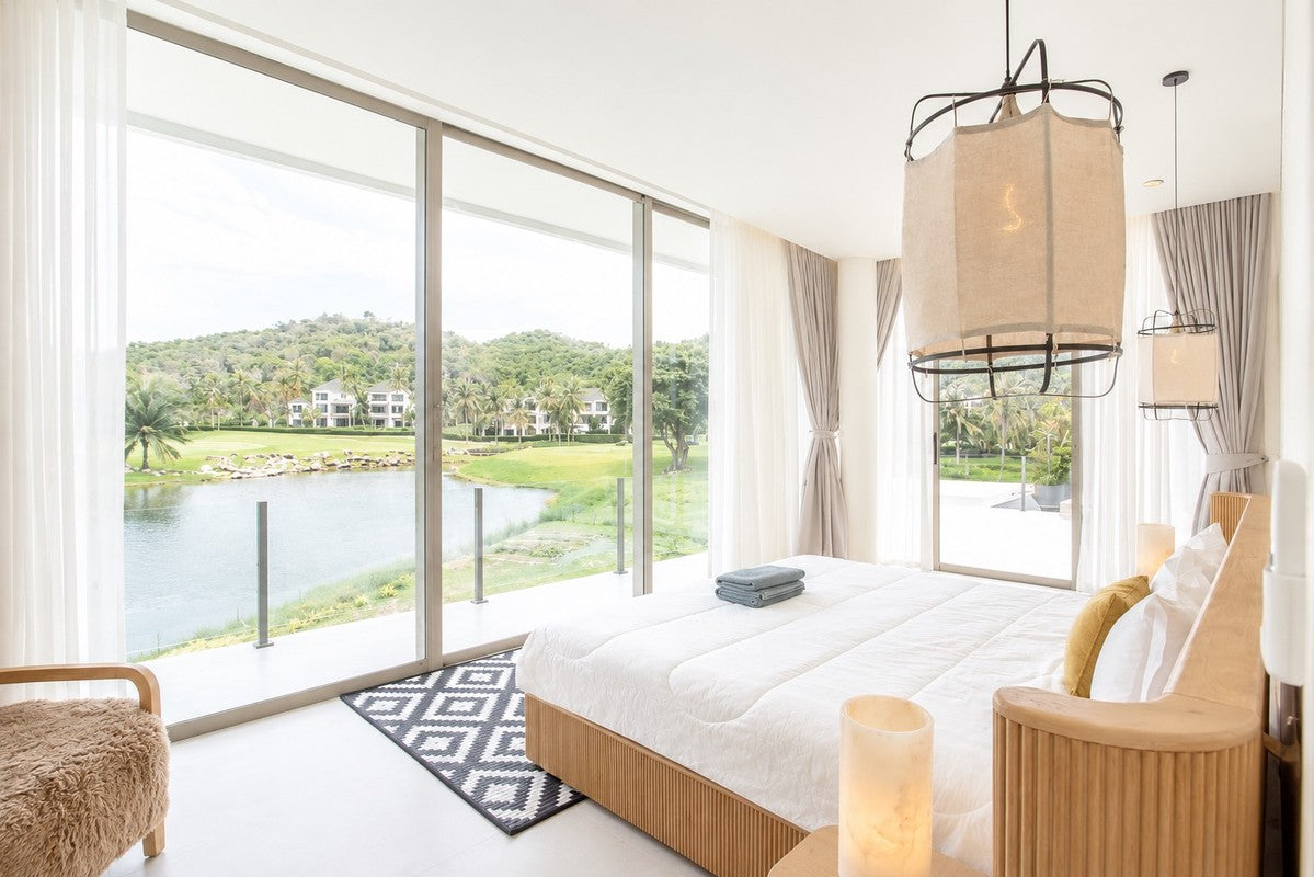 Exklusives Anwesen am Wasser im Palm Hills Golf Club