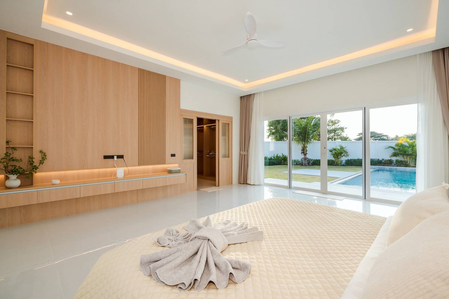 Luxury Spacious 3-Bedroom Pool Villa at Aria 3