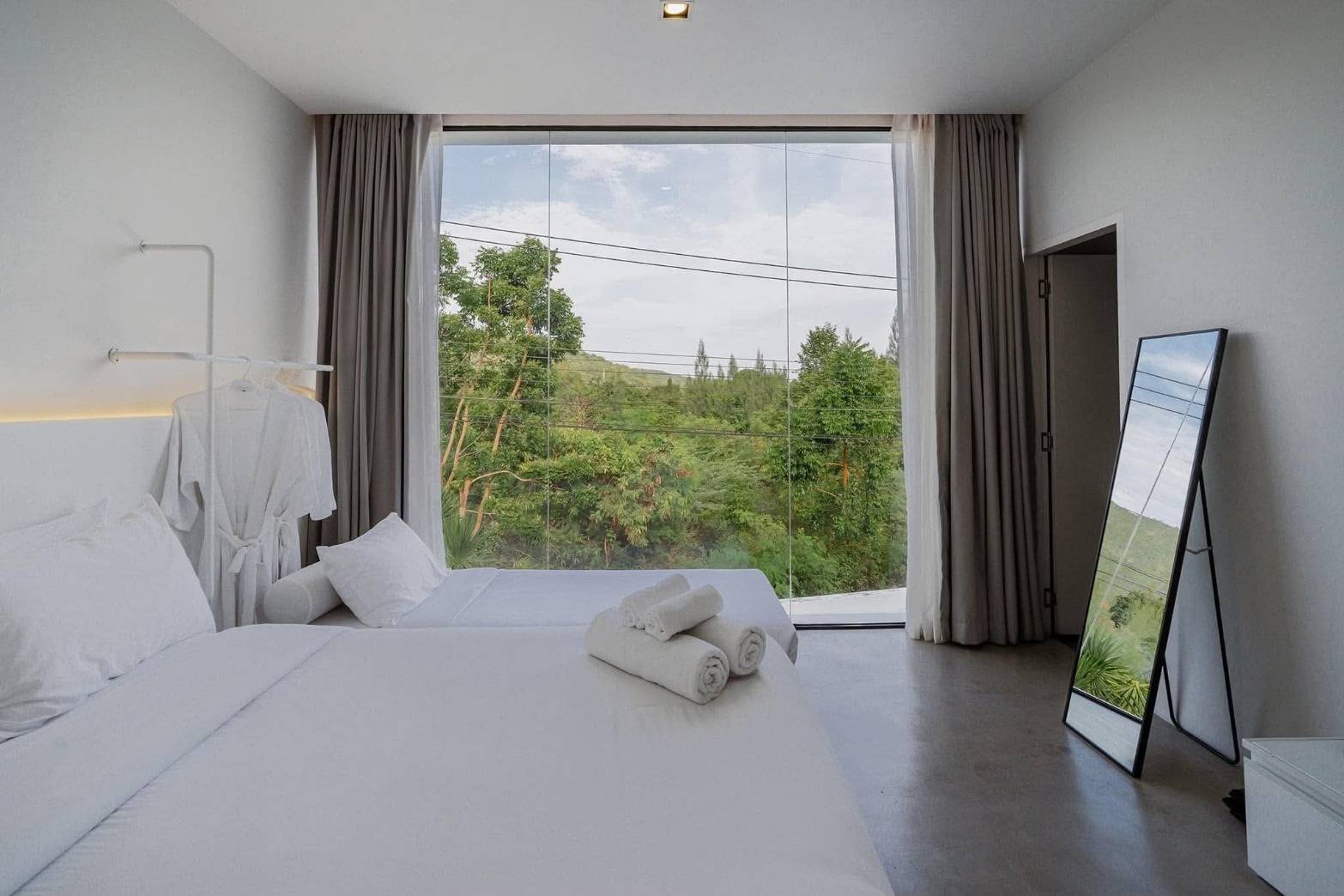 Spacious 2-Storey Modern Pool Villa in Hua Hin Soi 88